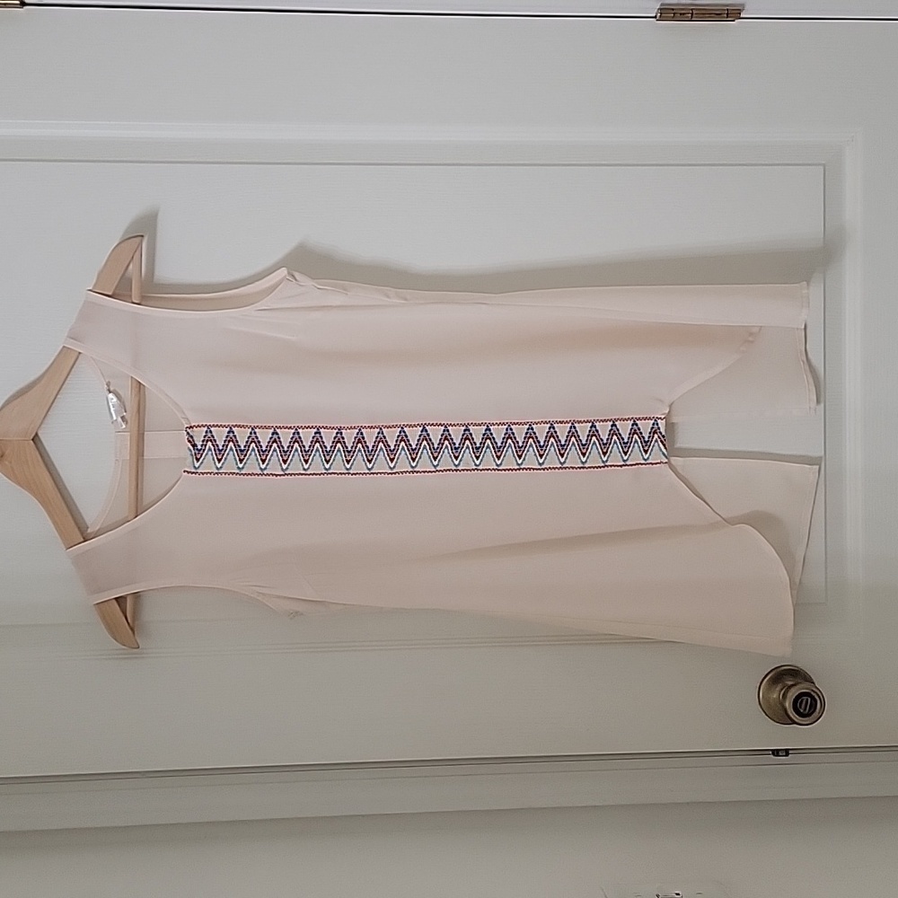 Esley, Ivory High Low Sleevless Sheer Blouse Southwestern Pattern, NEW, Size S